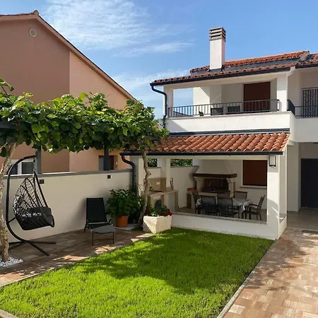 Family Apartment Peroj