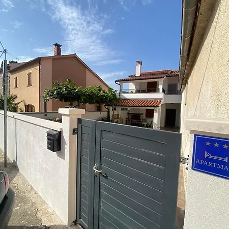 Apartament Family Peroj